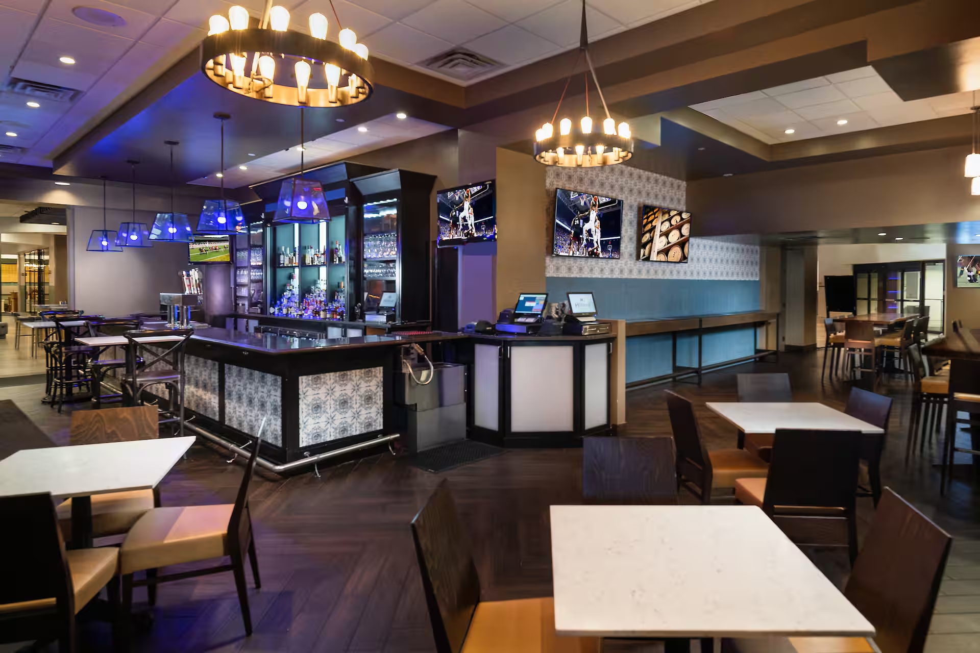 Lobby bar at the Hilton Lexington Downtown